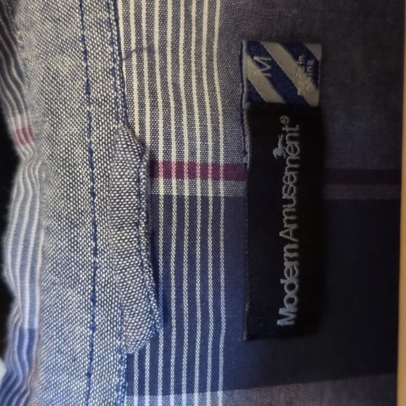 Modern Amusement mens size medium - Picture 3 of 5